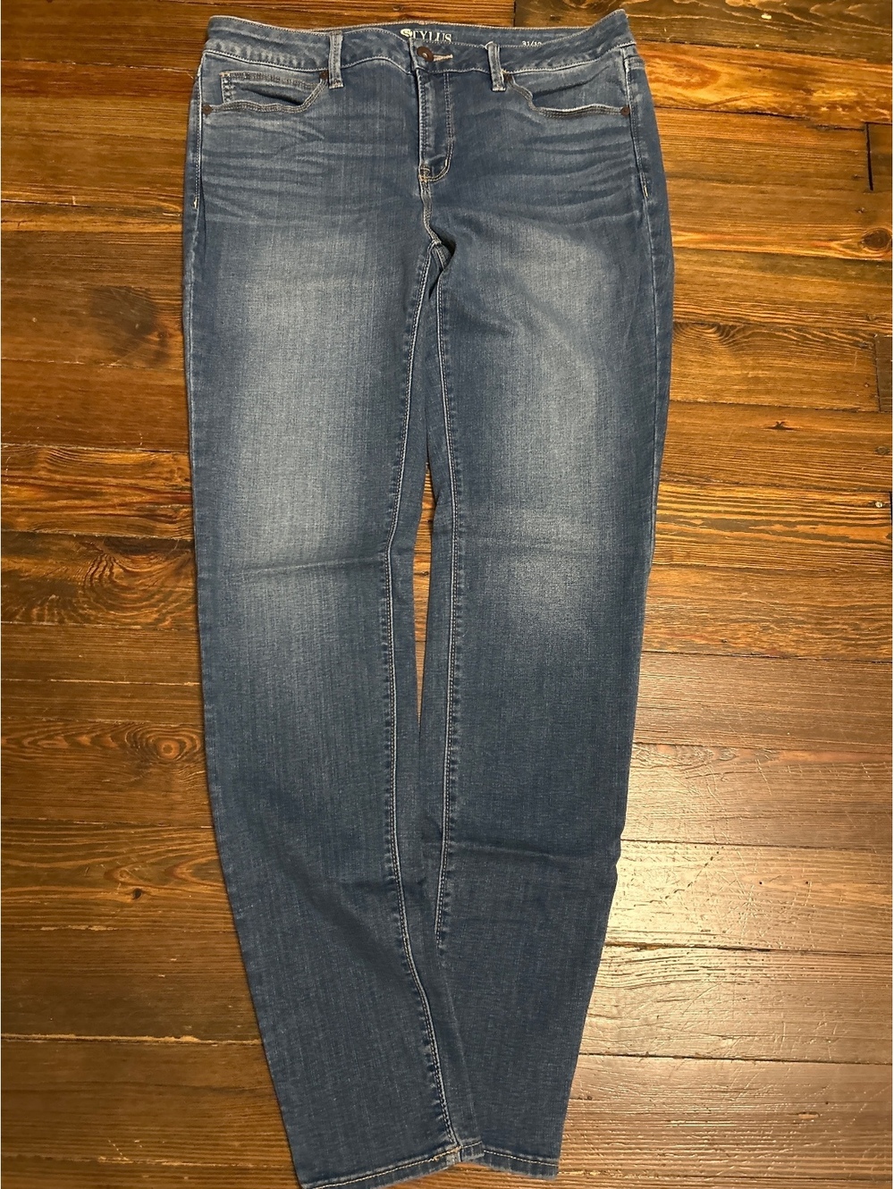 Stylus Skinny Jeans in Medium Blue Wash, Size 31/12 T